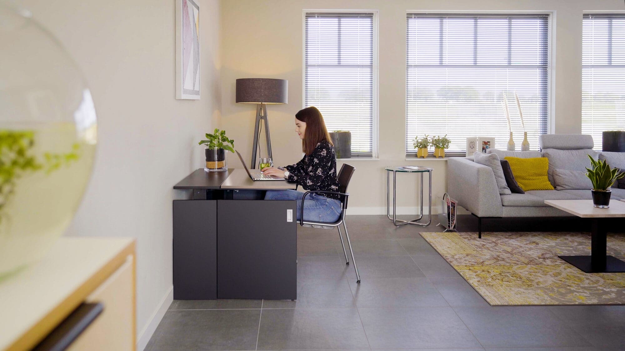 vepa_homefit-sfeer-zwart-c-eiken-blad-2000x1125