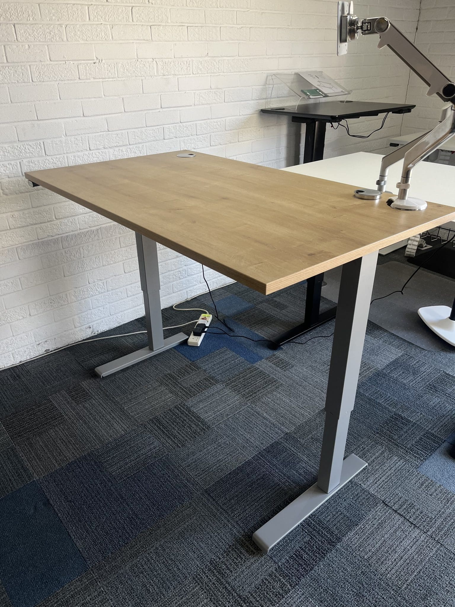 Conset - Adjustable Desk