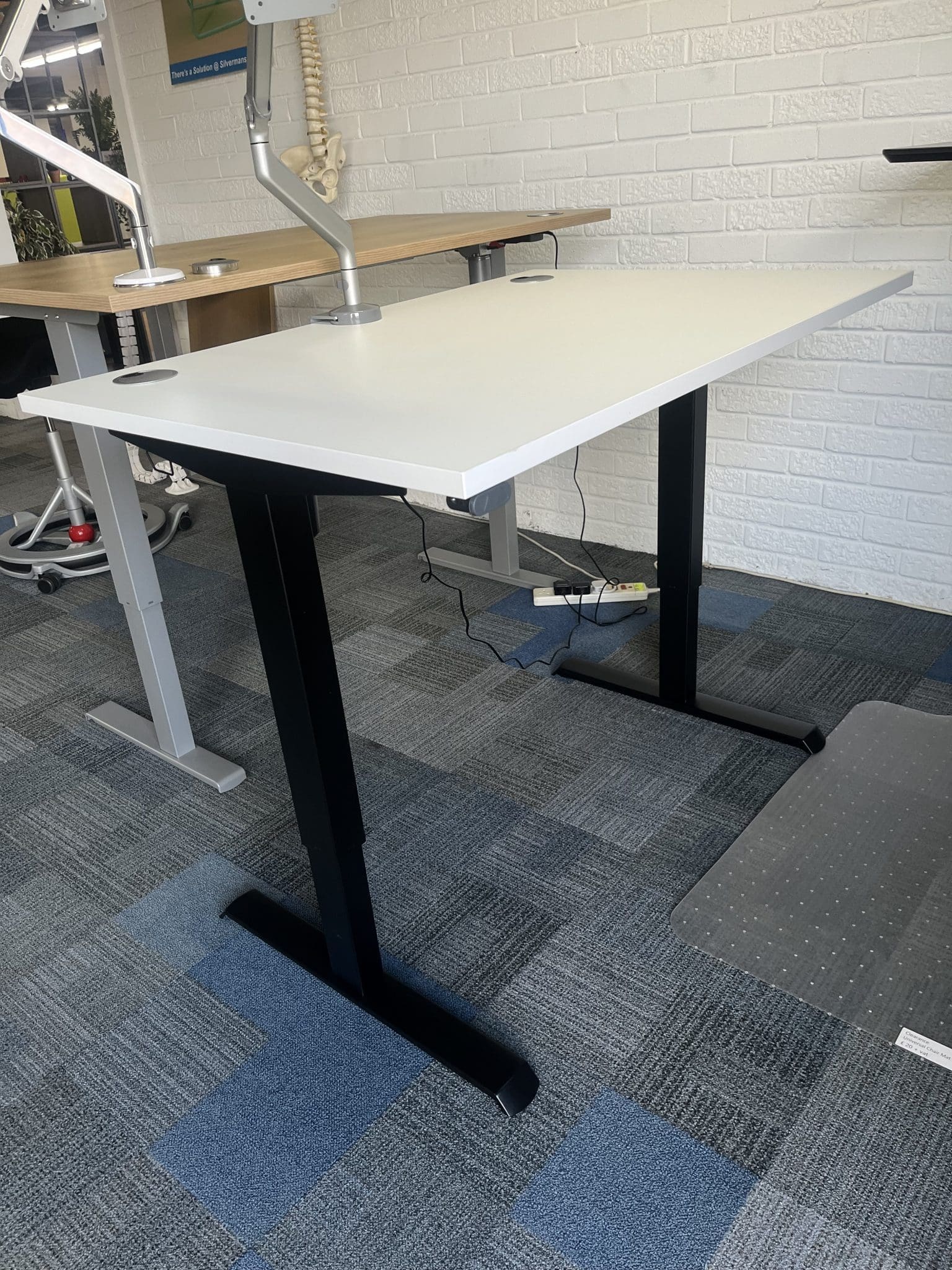 Conset - Adjustable Desk