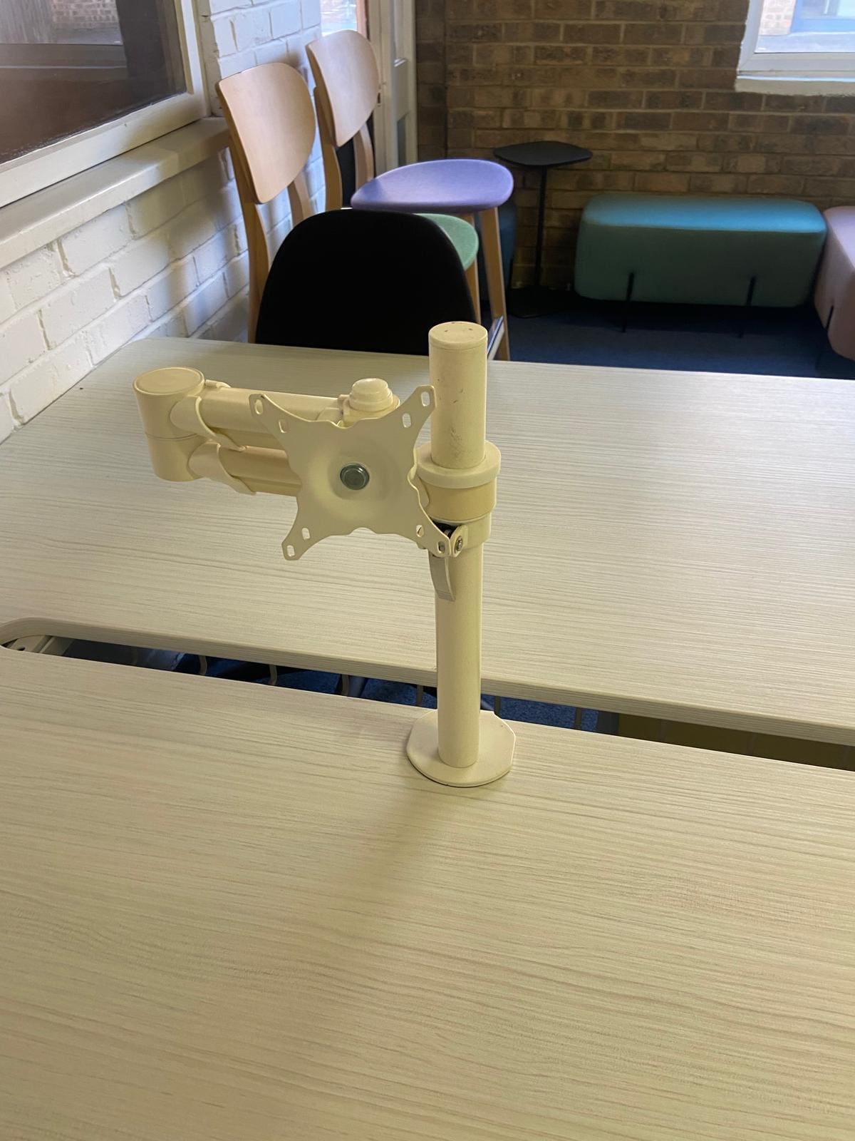 Pole Monitor Arm (Single)